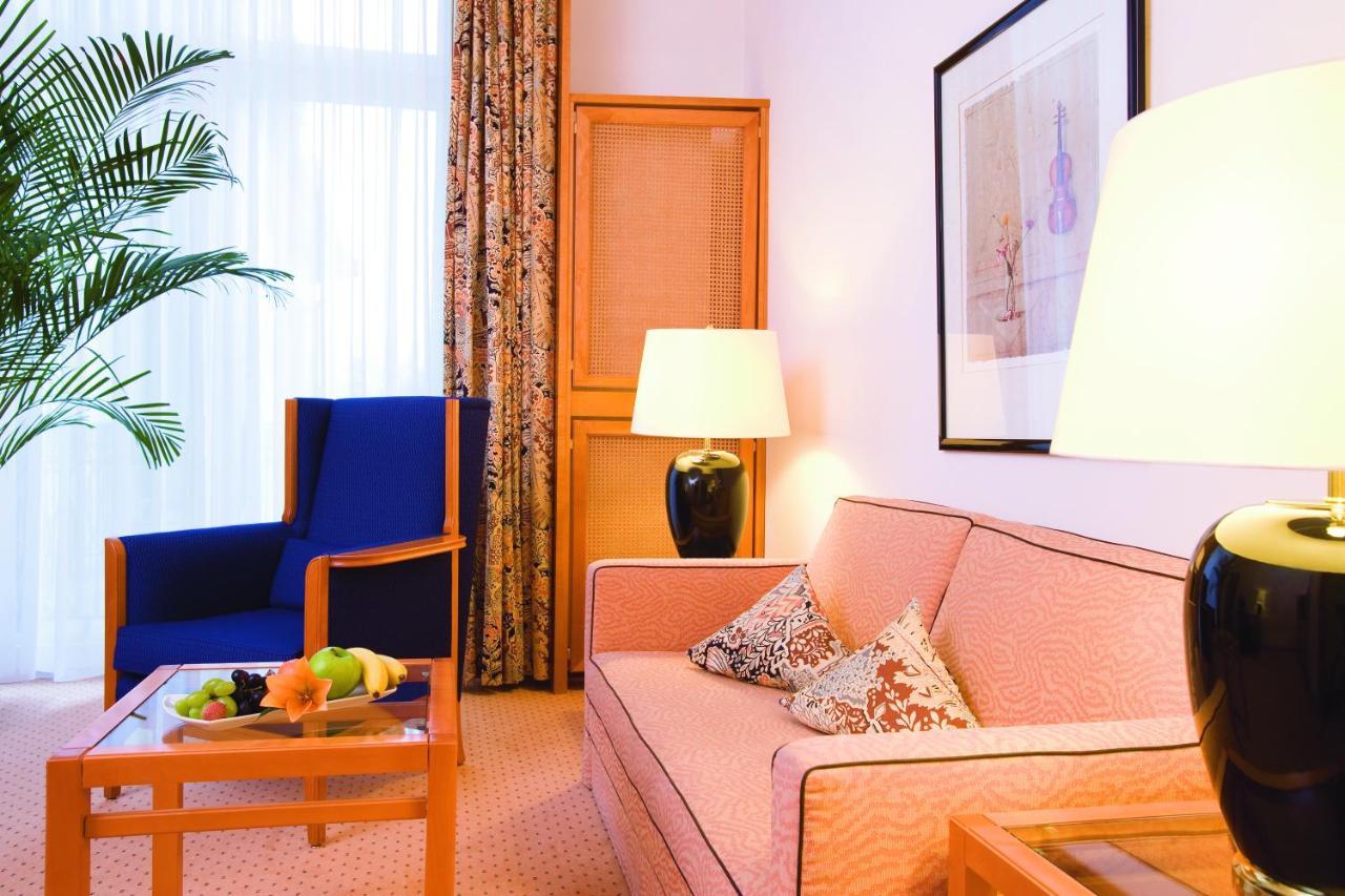 Steigenberger Hotel & Spa Bad Pyrmont Exterior photo A typical hotel room
